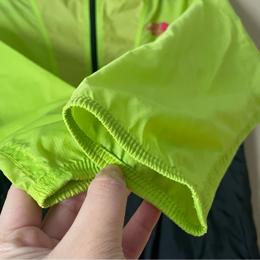 The North Face Windbreaker Packable PINK + GREEN kermit colored vintage XS - Picture 6 of 16